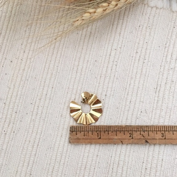Vintage Gold Sun Fan Stud Earrings - Picture 4 of 5